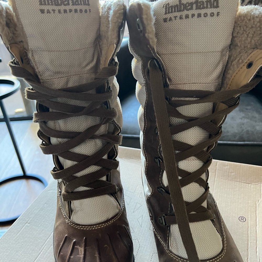 Cold-weather boots